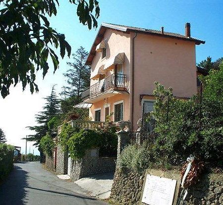 Bed and Breakfast La Tana Del Tasso Ventimiglia Exterior foto