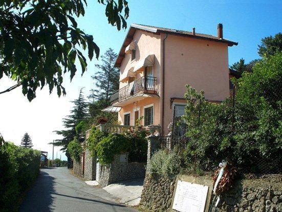 Bed and Breakfast La Tana Del Tasso Ventimiglia Exterior foto