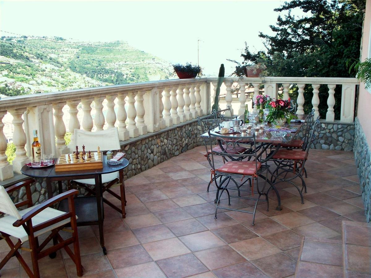 Bed and Breakfast La Tana Del Tasso Ventimiglia Exterior foto